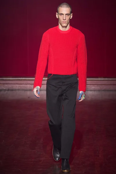 Look 15